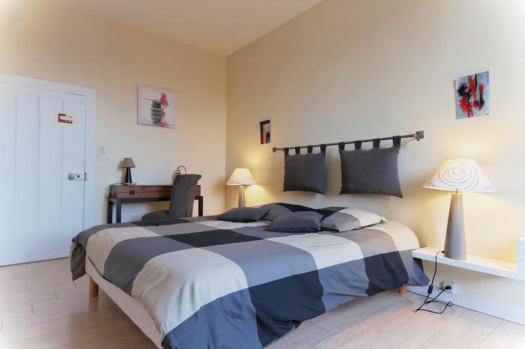 Comme A La Maison Panzió Tours-sur-Marne Szoba fotó